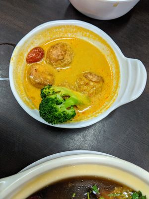 Sotong curry balls - incredibly tasty curry at Rice House 谷王栈( 粥大王) in Central Singapore