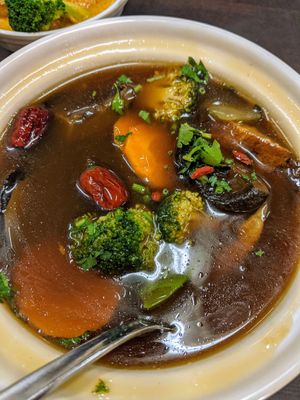 Claypot stew with vegetables and red dates at Rice House 谷王栈( 粥大王) in Central Singapore