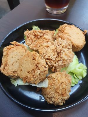 Taxes Chicken at Rice House 谷王栈( 粥大王) in Central Singapore