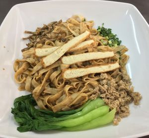Noodle with tofu, fake meat and bok choy at Rice House 谷王栈( 粥大王) in Central Singapore
