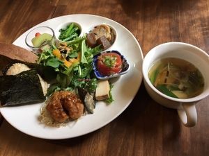 Lunch platter with a variety of fruits and veggies at Cafe Loop in Kawasaki