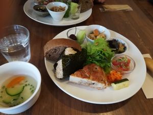 Daily lunch set JPY1000 at Cafe Loop in Kawasaki