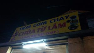 Tien com chay at Chua Tu Lam in Bao Loc