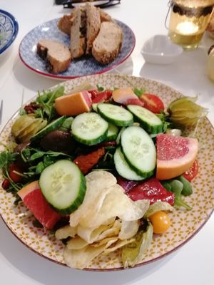 Salatteller veganisiert at Cafe im Süden in Bad Toelz