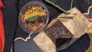 Açai bowl and brownie  at Moringa Fresh and Wild  in Puerto Escondido