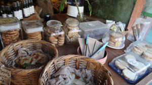 they have vegan banana bread and other vegan baked goods at Moringa Fresh and Wild  in Puerto Escondido