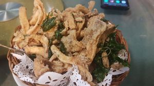 Salty crispy mushrooms at Shuizhong Liansushi - Lotus Veg in Suzhou