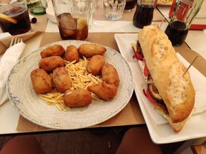 Croquetas & seitan sándwich at Pitas Pitas in Plasencia