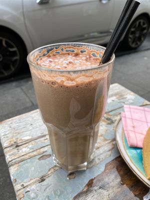Kaffee mit Banane Smoothie  at Cafe Kogi in Cologne