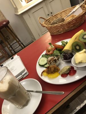 Veganen Frühstück  at Cafe Kogi in Cologne