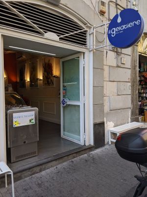 The store front at Il Gelatiere in Naples