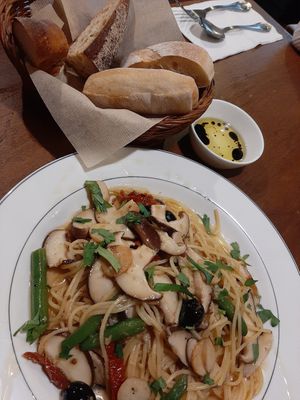 Mushroom pasta without cheese at Jenny's Bread in Seogwipo