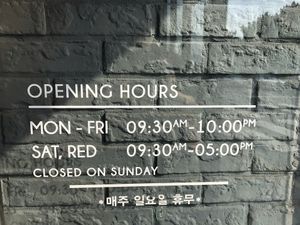 Opening hours  at Jenny's Bread in Seogwipo