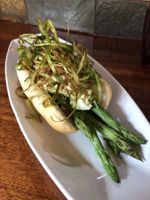 asparagus hot dog with caramelized onion and creamy sauce 👌🏽 at Lluvia in Alicante