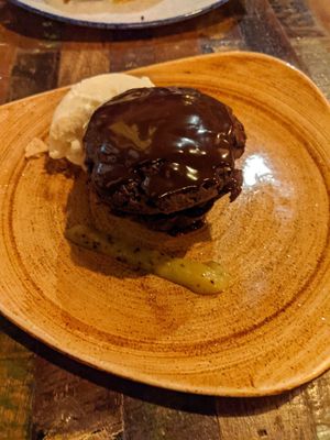 "Sacher" cake at Lluvia in Alicante