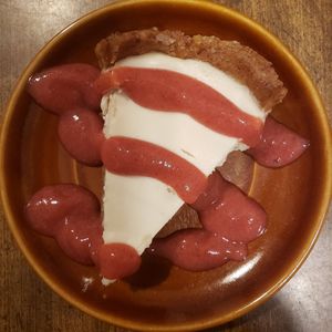 Raw vegan cheesecake 😋 at Ninth Square Market Caribbean Style in New Haven