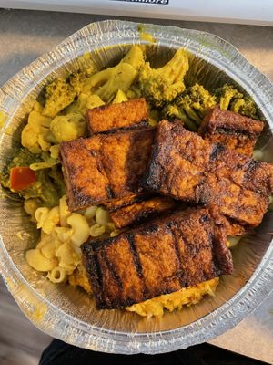 Jerk tofu, Mac n cheese, curry mixed vegetables at Ninth Square Market Caribbean Style in New Haven