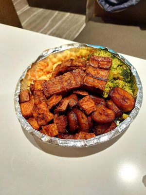 Delicious vegan Carribean food  #Veganuary at Ninth Square Market Caribbean Style in New Haven