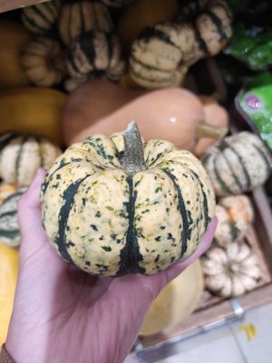 Courgettes at Biocoop Nantes Republique in Nantes