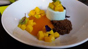 Woodruff parfait with mango at Farbenfroh in Essen