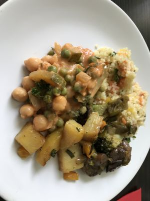 Brunch-Warm Dishes at Farbenfroh in Essen