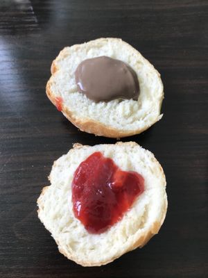 Brunch-Fresh Baked Bread at Farbenfroh in Essen