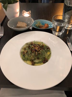 Chicoree Trauben und panierte Kapern at Farbenfroh in Essen