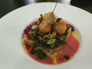 Chard salad with pomegranate seeds, warm mashed potatoes and breaded silver onions at Farbenfroh in Essen