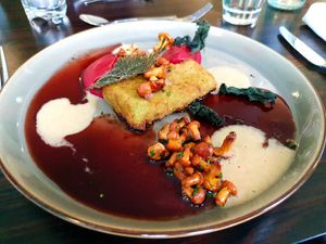 Beetroot puree
with chanterelles, blanched nettles and a chickpea stick at Farbenfroh in Essen