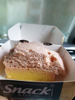 rhabarberschnitte at Farbenfroh in Essen