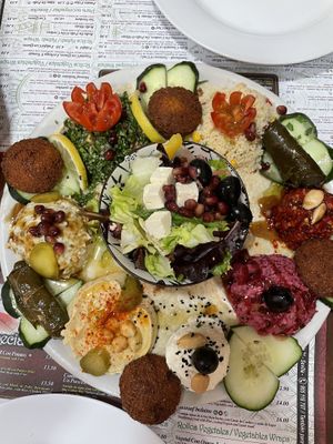 Plato degustación at El Rincon de Beirut in Sevilla