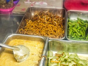 Dishes available at Fo Yuan Miao Su Shi Ge 佛缘妙素食阁 in Central Singapore