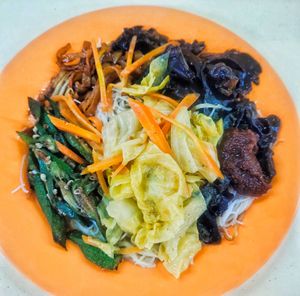 kuey teow bee hoon with dishes at Fo Yuan Miao Su Shi Ge 佛缘妙素食阁 in Central Singapore