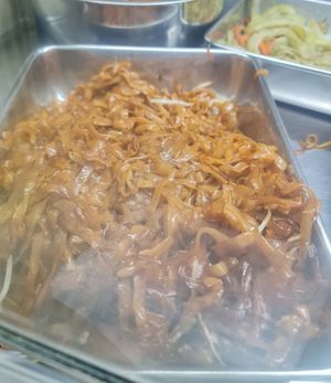 Fried Kuey Teow ~ 12/3/22 at Fo Yuan Miao Su Shi Ge 佛缘妙素食阁 in Central Singapore