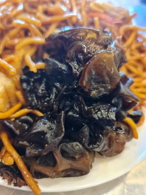 Chewy black fungus ~ 12/3/22 at Fo Yuan Miao Su Shi Ge 佛缘妙素食阁 in Central Singapore