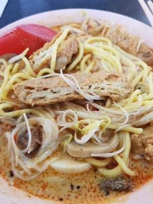 Very huge portion @$2.50! at De Sheng Vegetarian 德昇素食 in Northeast Singapore