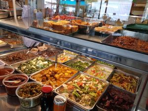 Choose your likes at De Sheng Vegetarian 德昇素食 in Northeast Singapore