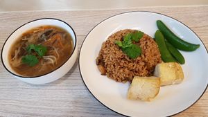 Shark fin melon soup with chestnut rice at Simple Lifestyle Healthy Vegetarian Cafe in Central Singapore