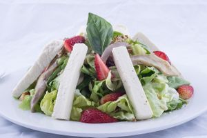 Country salad, strawberry, mushroom, ricotta cheese, basil and speenach  at Dulce Albahaca Deli Restaurant in Quito