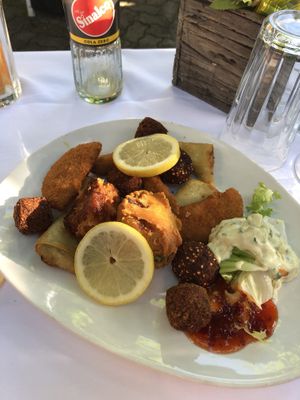 mixed starters  at Laegernstuebli in Boppelsen