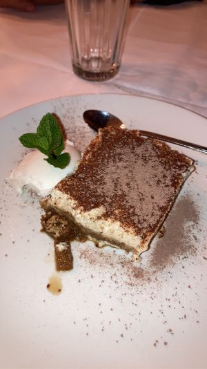 vegan tiramisu at Laegernstuebli in Boppelsen