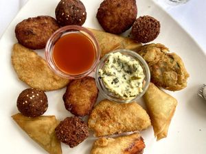 Schlemmerteller petite für 2 Personen  at Laegernstuebli in Boppelsen