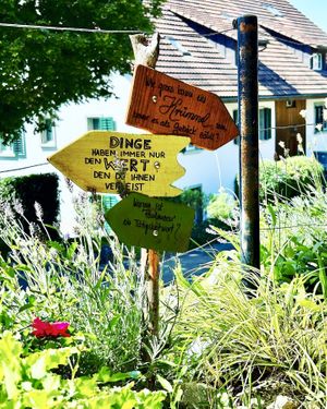 Sprüche im Garten   at Laegernstuebli in Boppelsen