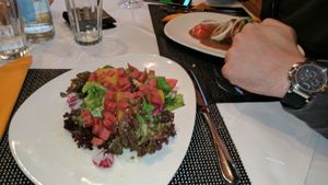 salat mit knusprigen vegan speck / salat with crispy vegan bacon   at Laegernstuebli in Boppelsen