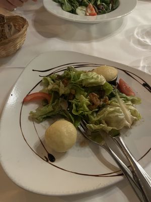 Feigensalat mit veganem Käse   at Laegernstuebli in Boppelsen