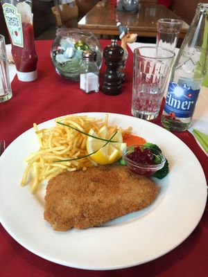 Wien Bio Sojaschnitzel frisch paniert Goldbraun gebackenes Vegusto Schnitzel. Pommes Alumees,Preiselbeeren at Laegernstuebli in Boppelsen