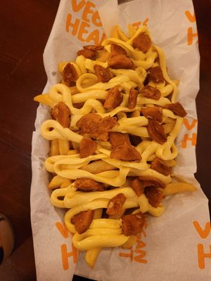 porção de batata com provolone e calabresa at Vegan Heart in Sorocaba