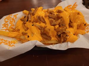 porção caprichada de batata, cheddar e bacon at Vegan Heart in Sorocaba