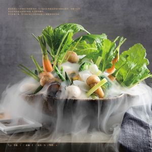 鲜蔬刺身 at Lin's Dining Lounge in Beijing