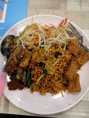 Noodle with vegetarian dishes at Lu Ye Yuan 鹿野苑 in Central Singapore